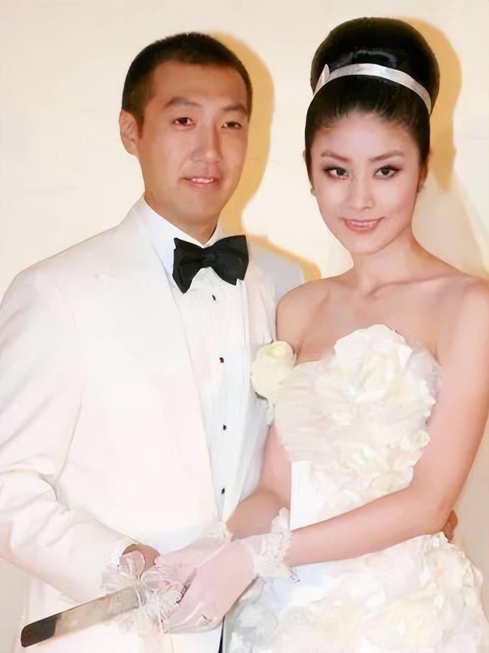 与林青霞齐名的女明星_林青霞67岁可爱回怼网友_林青霞获得香港大学名誉博士学位