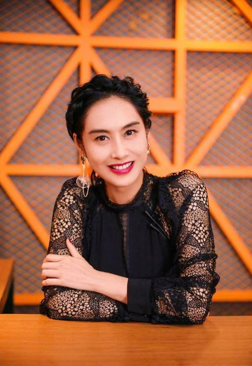 紫霞亲述当年事！朱茵揭娱乐圈两大残酷真相