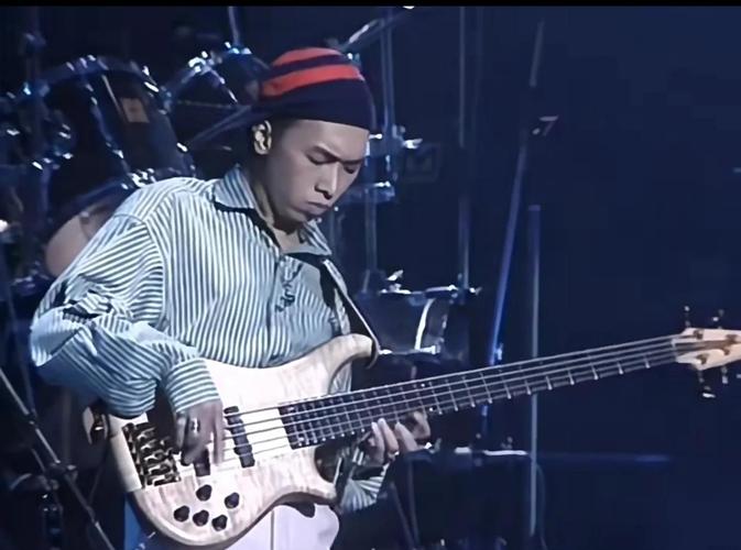 黄家强退出娱乐圈了吗？贝斯手现状与真相揭秘