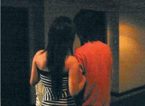 娱乐圈假唱假学历假身高_女明星做假_娱乐圈假脸假作品假年龄