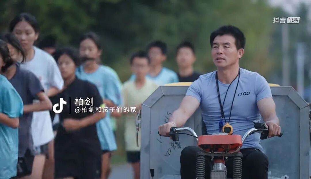 抖音红人真实生活_《生活闪亮时》人物纪实_热点明星抖音视频怎么做,